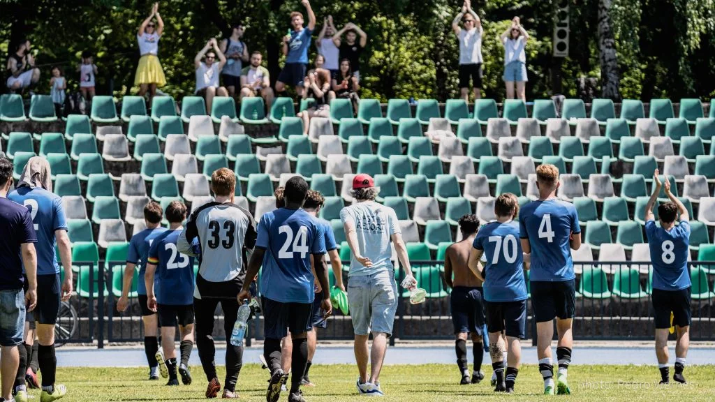 Krakow Dragoons FC thanking their supporters