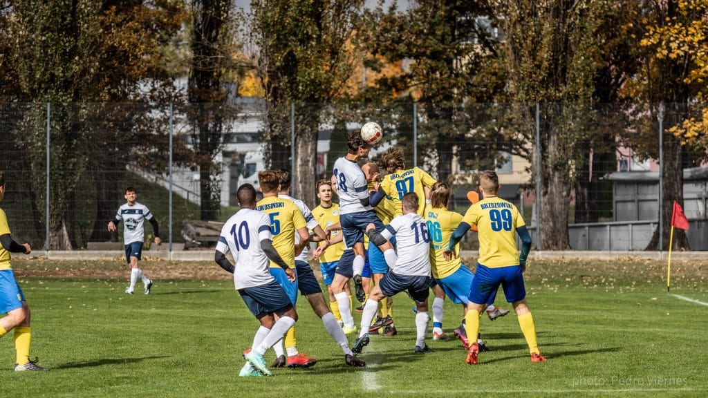 A ball in the area in Krakow Dragoons FC vs Albertus