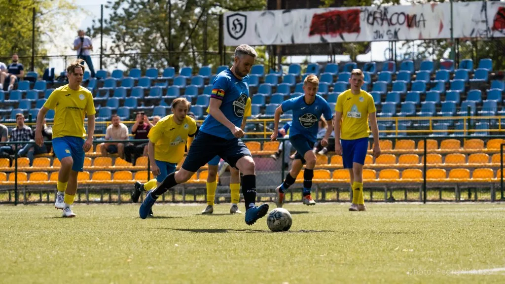 Scott Halcrow of Krakow Dragoons FC shooting a penalty kick vs Albertus