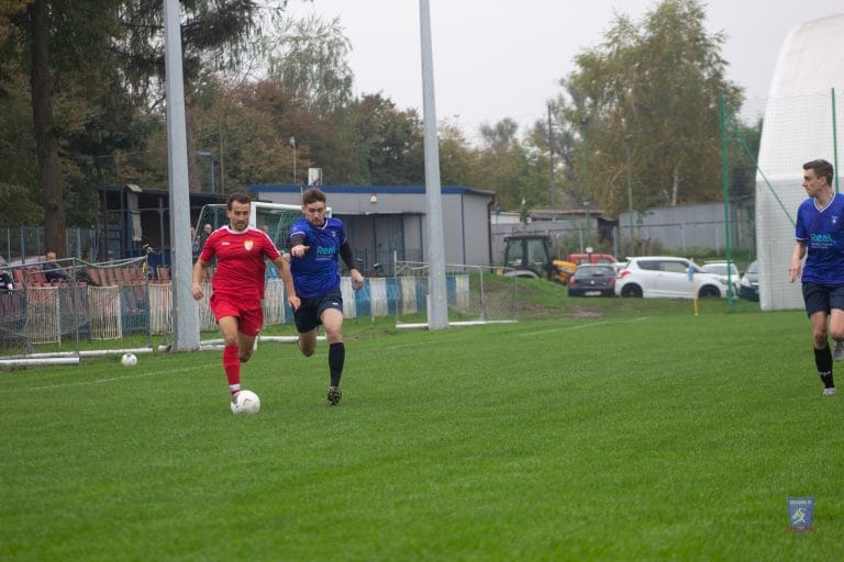 Michał Nowak of Krakow Dragoons FC on a run vs Tramwaj opponent