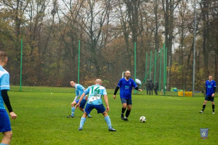 Emre Ozan Çolakoğlu of Krakow Dragoons FC preparing a pass vs Borek