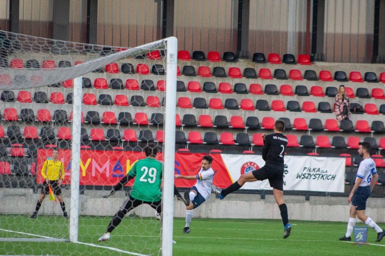 Daniel Silva of Krakow Dragoons FC attempts a shot at target vs Podgórze