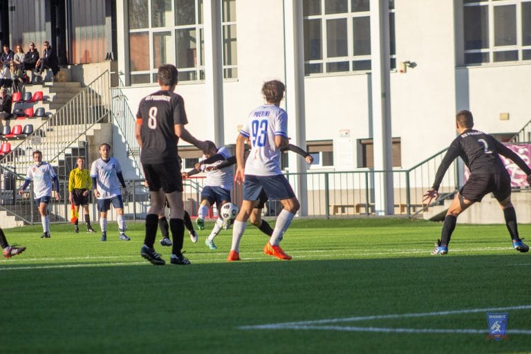 Flavio Nkola of Krakow Dragoons FC blasting a shot from outside the box for goal vs Podgórze