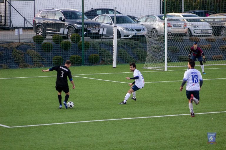 Podgórze attacking Krakow Dragoons FC's box from the left side of the pitch