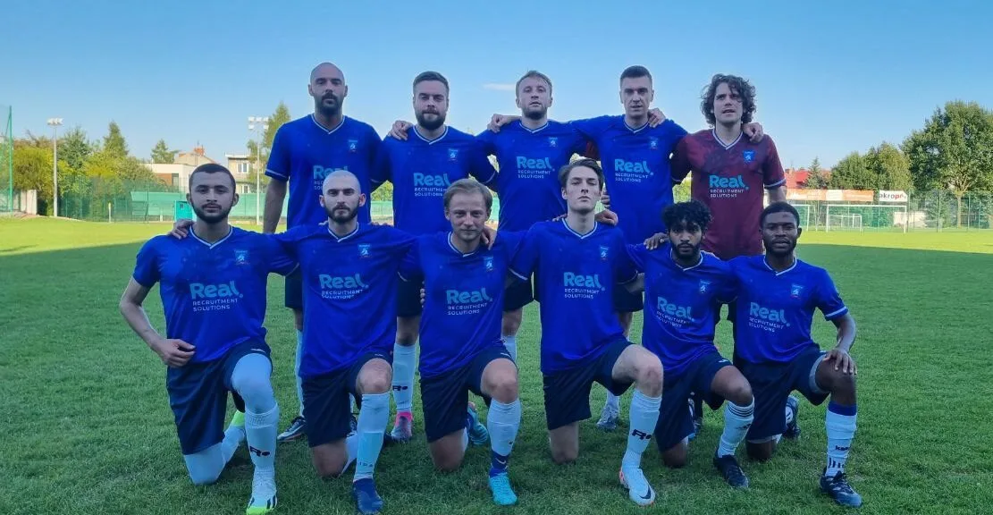 Krakow Dragoons FC players posing for a pre-match starting XI photo