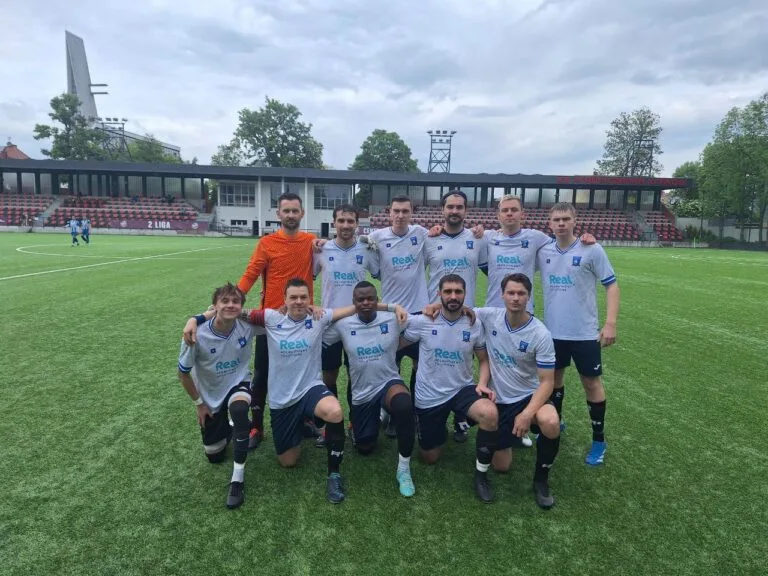 Krakow Dragoons FC posing for a pre-match photo