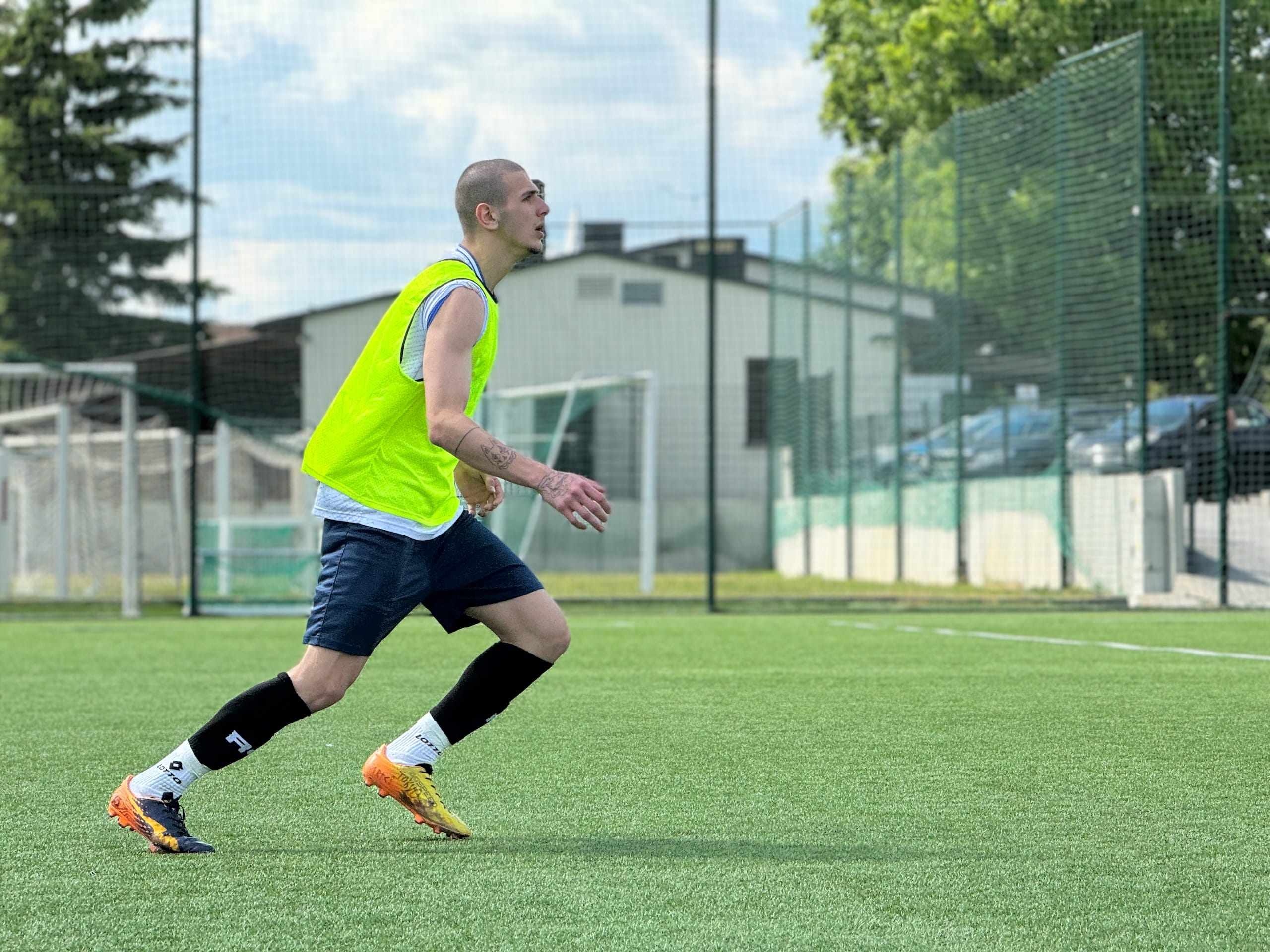 Sasha Arshakian of Krakow Dragoons FC preparing to receive a long pass