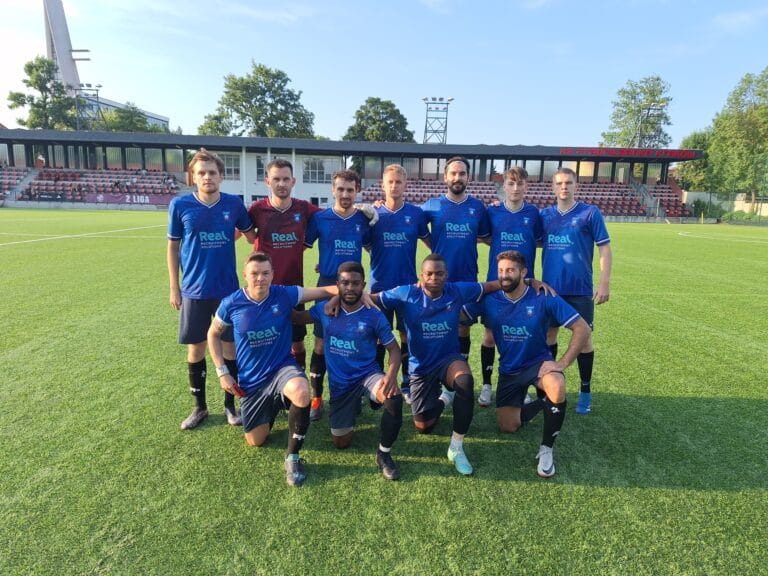 Krakow Dragoons FC players posing for the pre-match photo