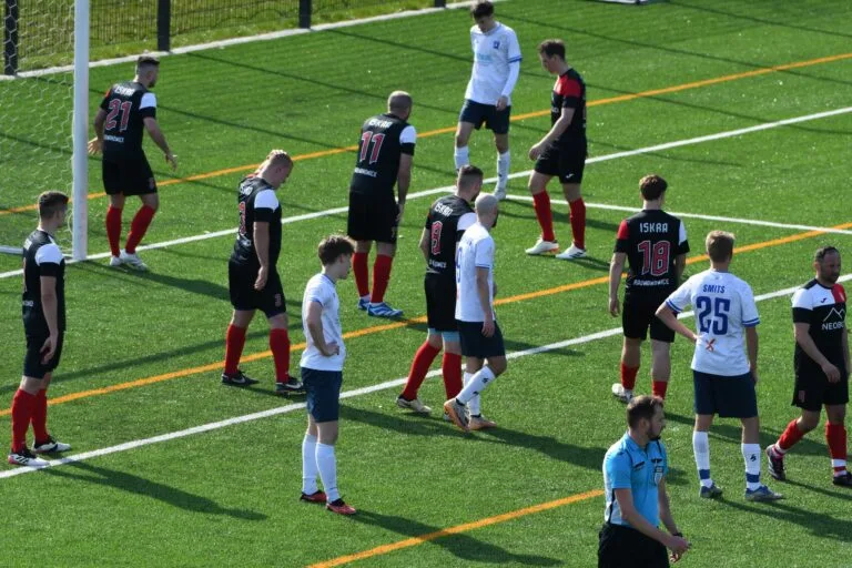 Krakow Dragoons FC and Iskra Radwanowice players inside the box before a corner kick