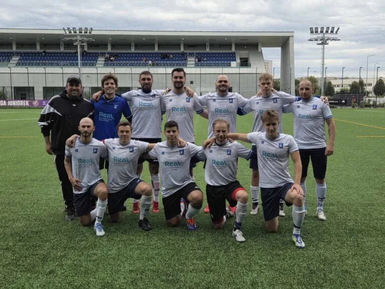 Krakow Dragoons FC players posing for a pre-match photo